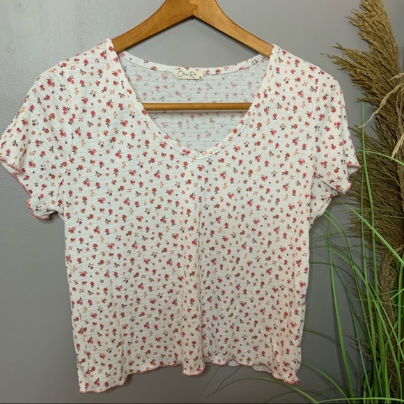 Olivia Rae Floral Top - Picture 4 of 9